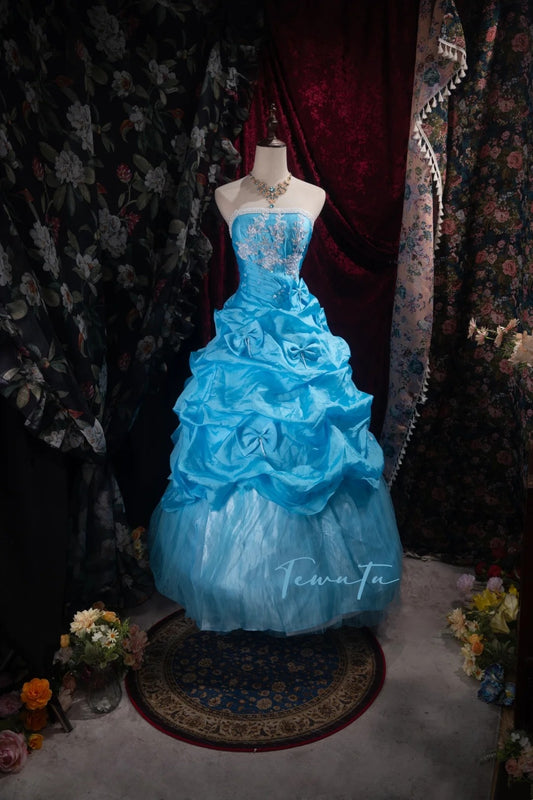 Blaues, zart perlenbesetztes langes Tüllballkleid NV6661