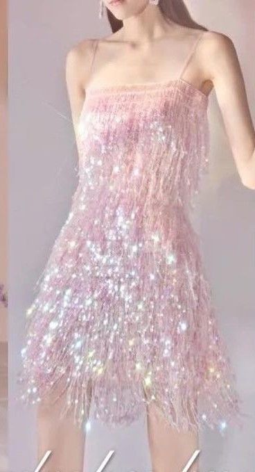 Wunderschönes, exquisites, kurzes Kleid mit Perlen in Rosa, NV5439