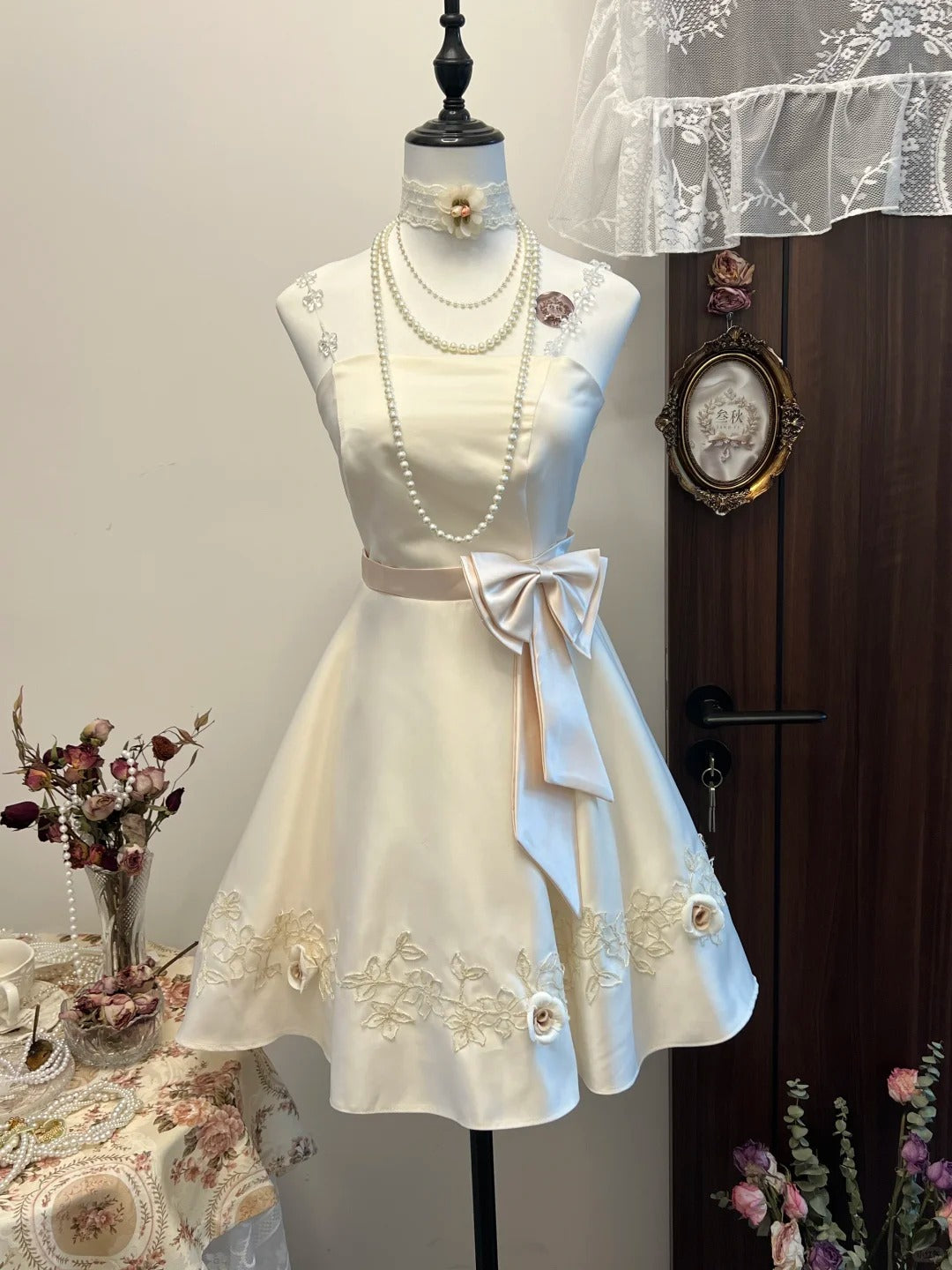Weißes geblümtes Homecoming-Kleid, kurzes Satin-Partykleid, süßes Date-Kleid, Geburtstagskleid, NV4261
