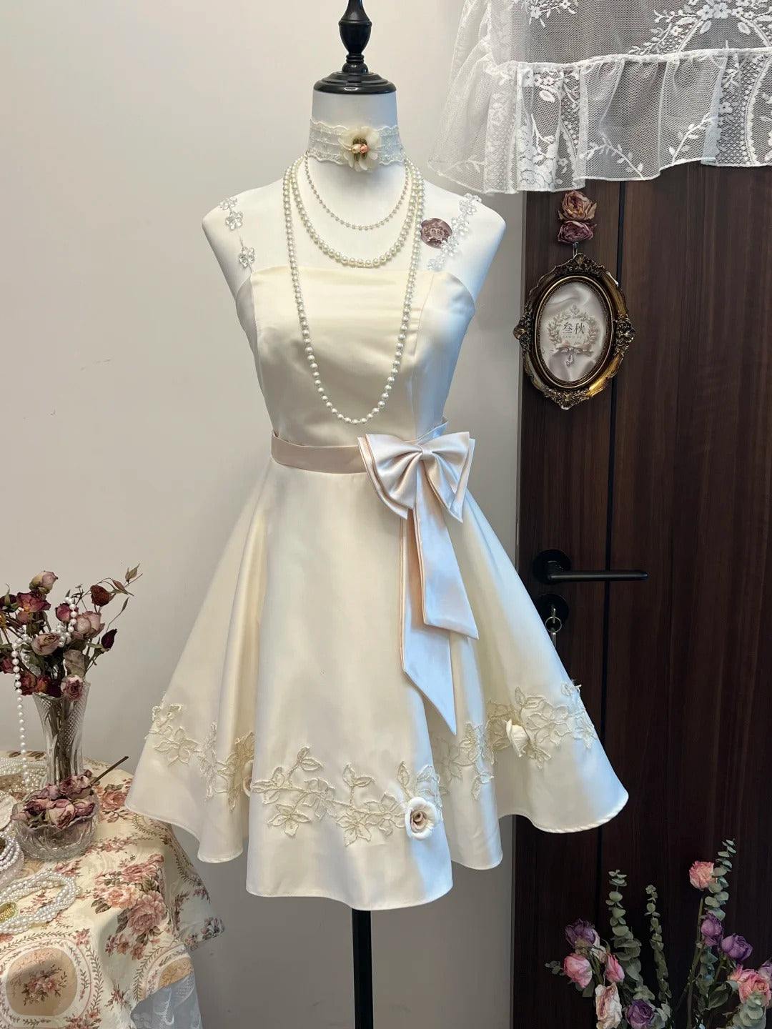 Weißes geblümtes Homecoming-Kleid, kurzes Satin-Partykleid, süßes Date-Kleid, Geburtstagskleid, NV4261
