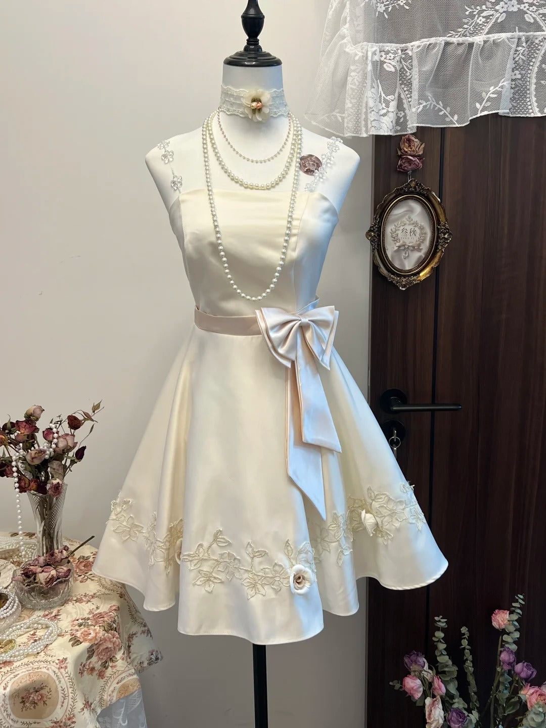 Weißes geblümtes Homecoming-Kleid, kurzes Satin-Partykleid, süßes Date-Kleid, Geburtstagskleid, NV4261