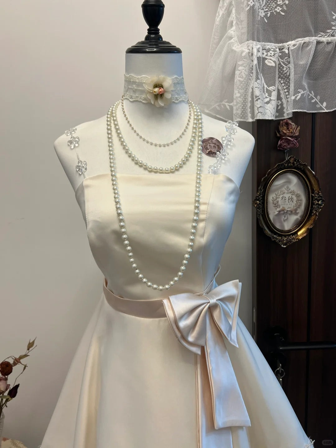 Weißes geblümtes Homecoming-Kleid, kurzes Satin-Partykleid, süßes Date-Kleid, Geburtstagskleid, NV4261