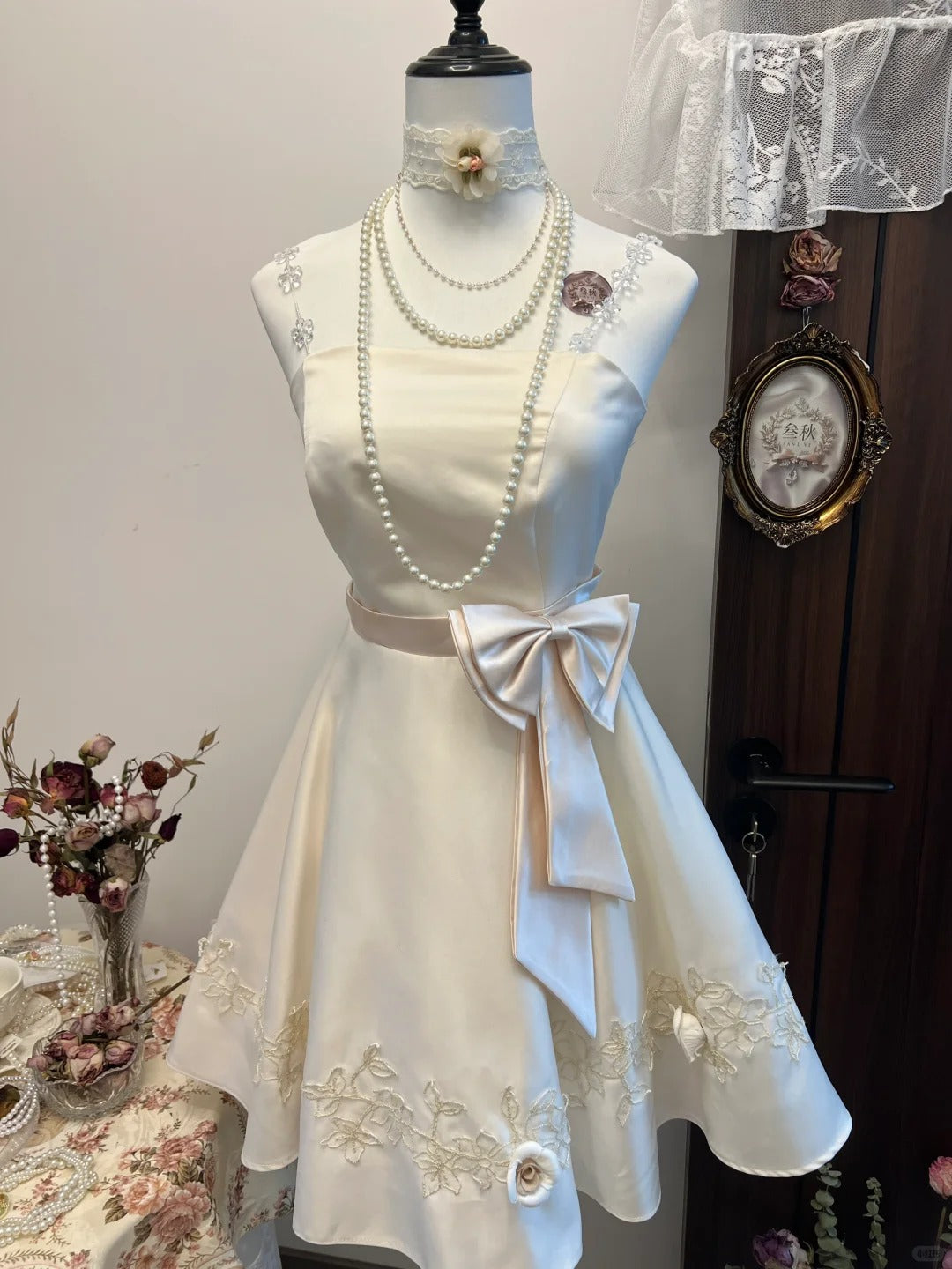 Weißes geblümtes Homecoming-Kleid, kurzes Satin-Partykleid, süßes Date-Kleid, Geburtstagskleid, NV4261