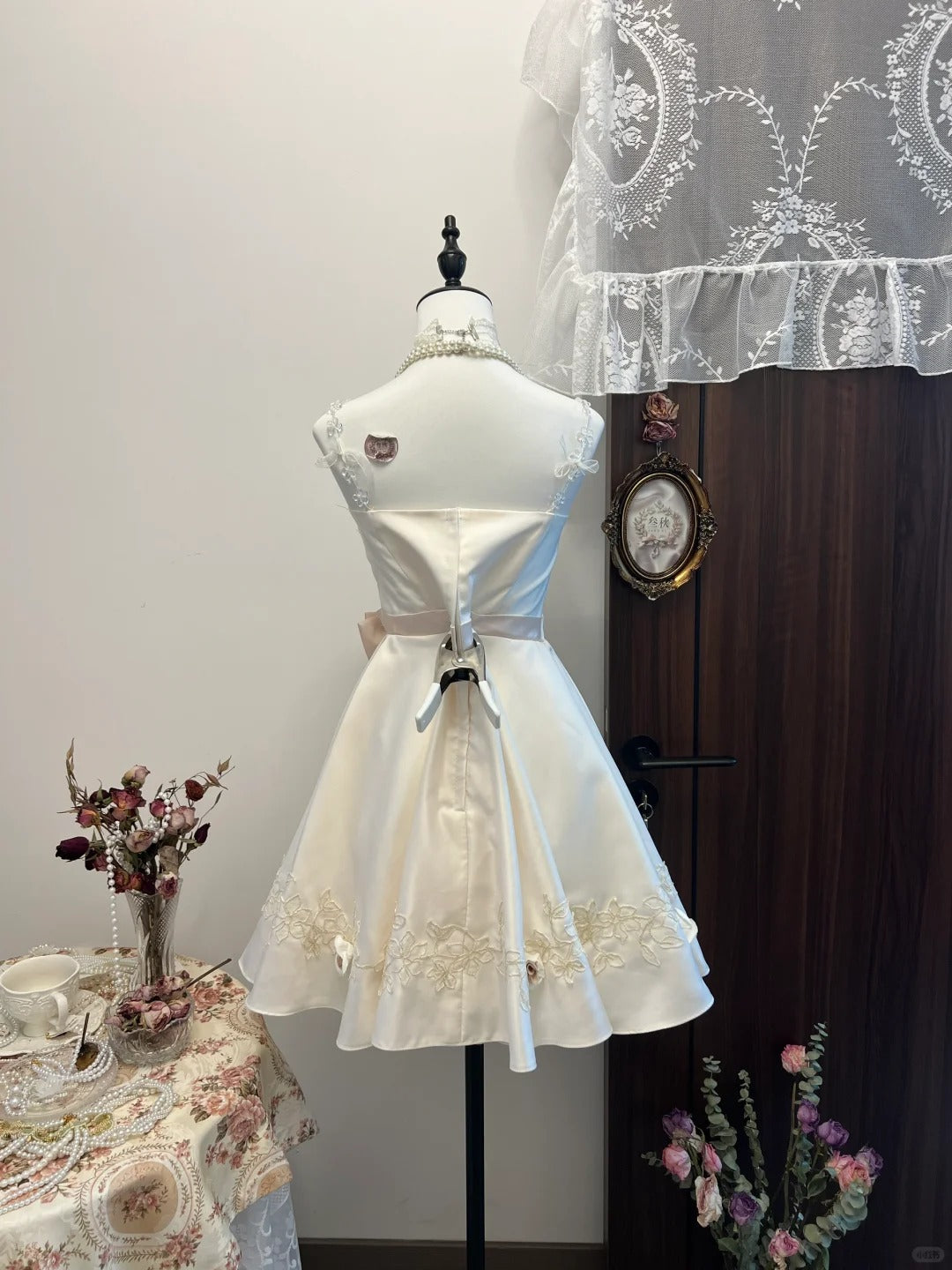 Weißes geblümtes Homecoming-Kleid, kurzes Satin-Partykleid, süßes Date-Kleid, Geburtstagskleid, NV4261