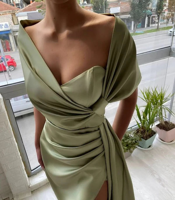 Robe de soirée longue plissée en satin à épaules dénudées et col en V nv1755
