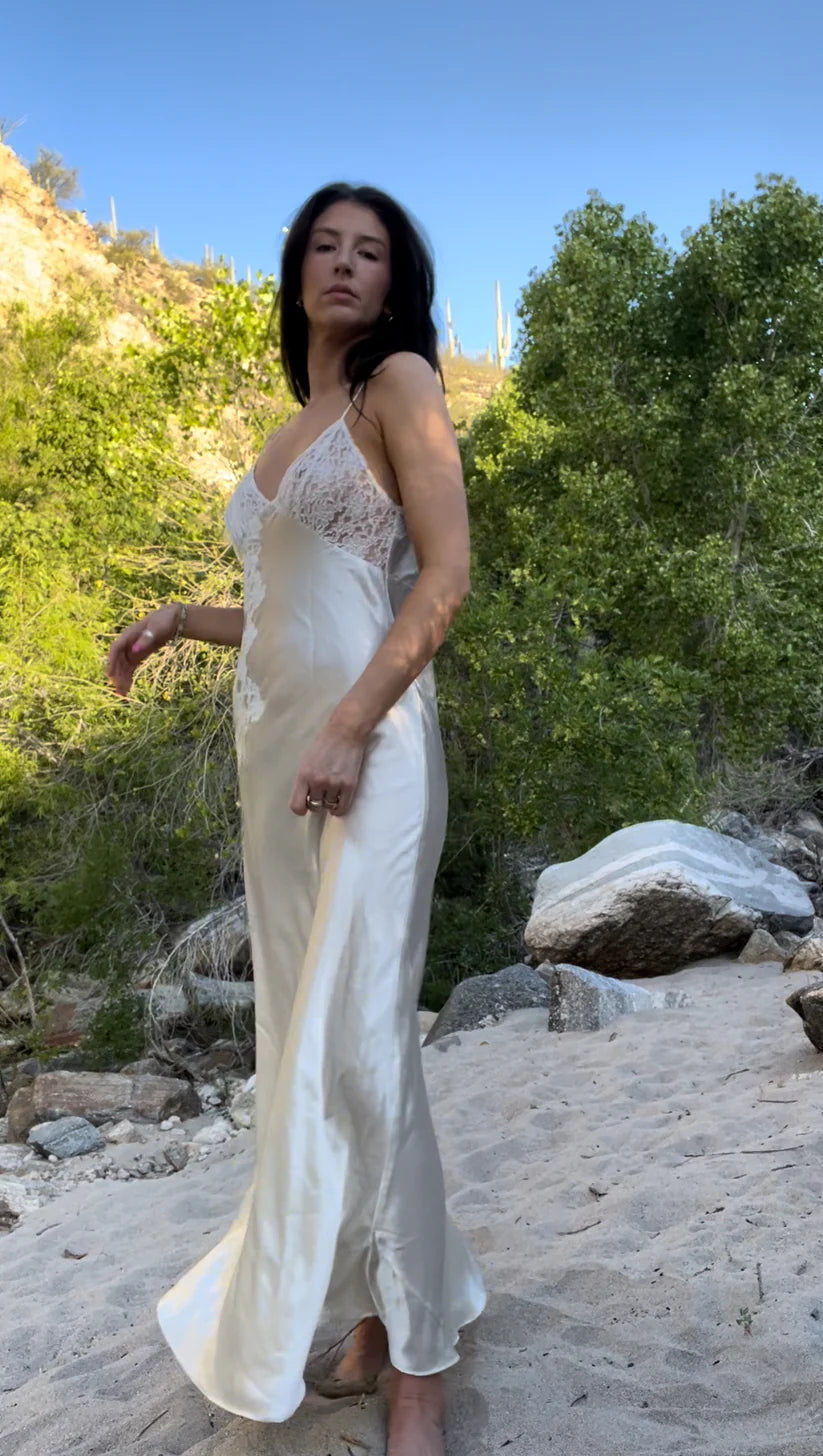 Robe de cocktail longue en satin ivoire à épaules dénudées et à fleurs, longueur au sol, robe de soirée nv4105