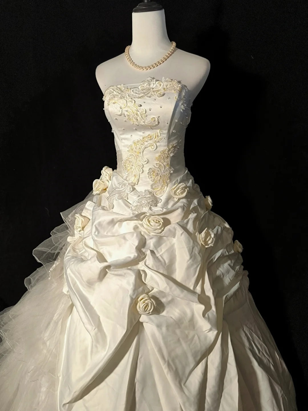 Ivory White Gorgeous 3D Rose Applique Long chiffon Satin Floor Length Ball Gown Evening Gown Wedding Dress nv4036