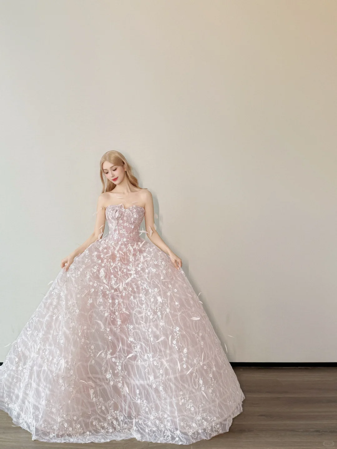 Light Pink Strapless Sweetheart Prom Gown Floral Beaded 3D Feather Sheer Tulle A Line Evening Dress  NV7153