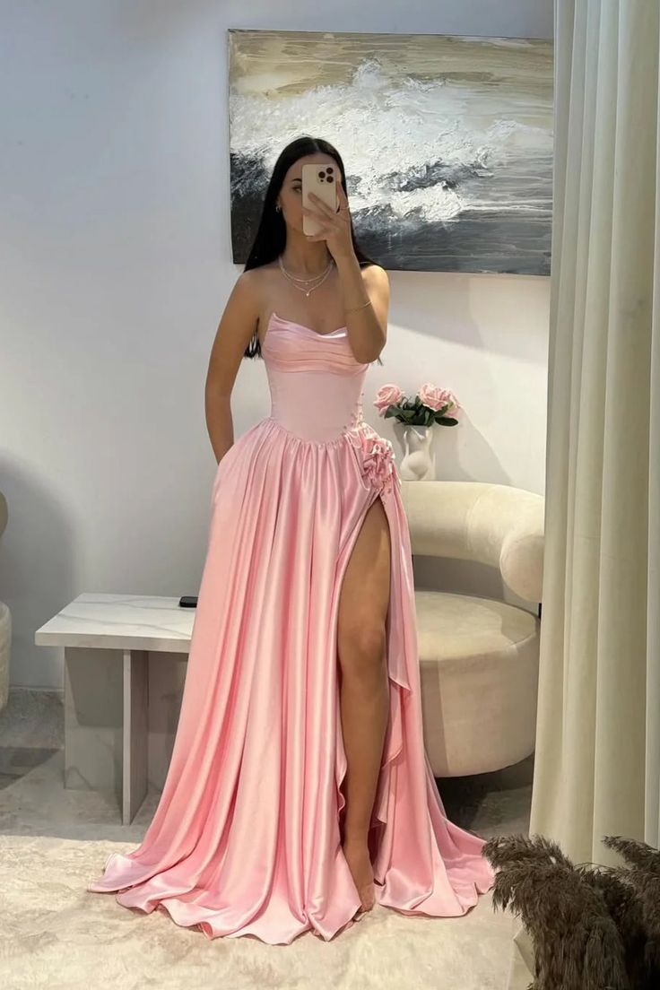 NiceVestidos – Robe longue de soirée en satin rose poudré, sans bretelles, ornée de fleurs en 3D et fendue sur le côté, idéale pour les bals et les soirées de gala (NV5887)