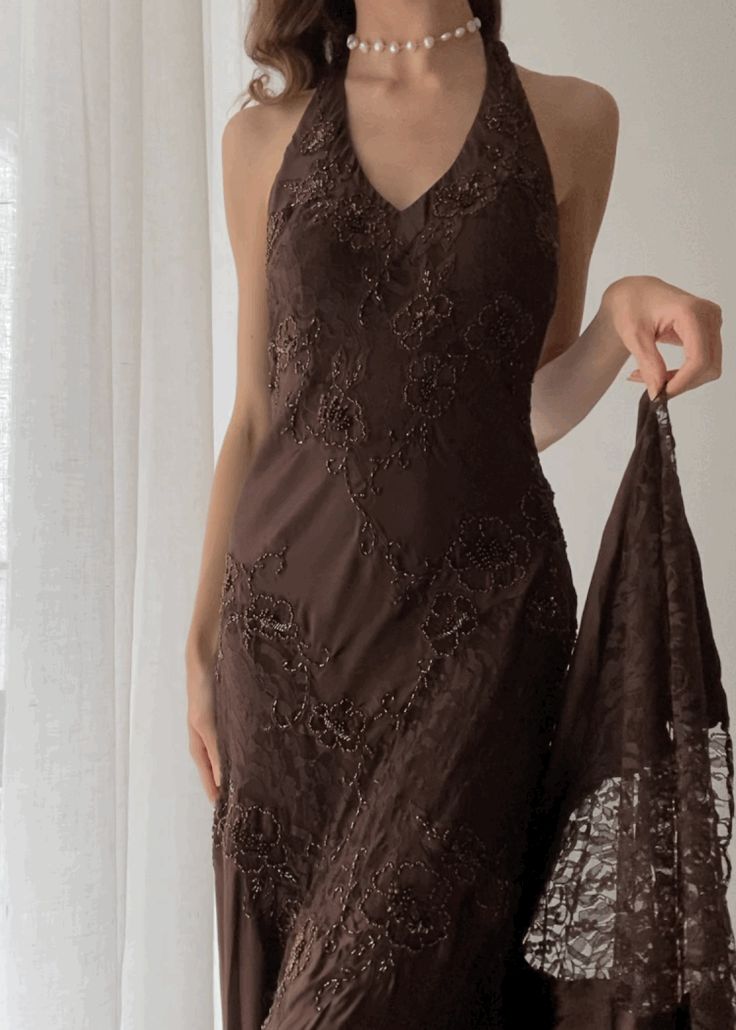 Braunes Vintage elegantes Straps-Spitzen-Spaghettiträger-langes Satin-Ballkleid-Abendkleid NV1375