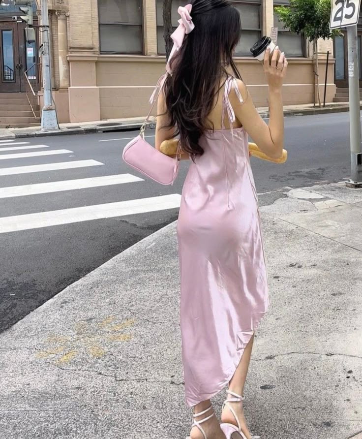 Robe de soirée longue en satin rose élégante avec nœud et bretelles spaghetti, tenue de bal, robe de soirée, robe ...