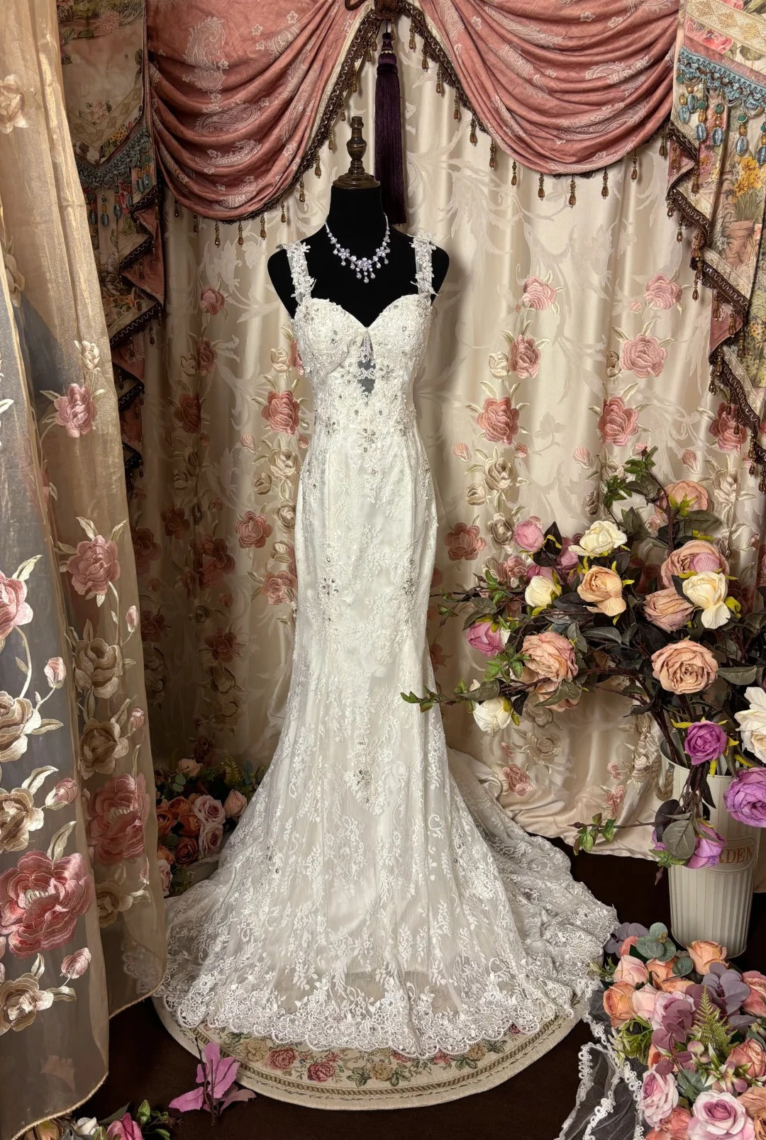 White Vintage Elegant Exquisite Beaded Lace Long Tulle Mermaid Slim Floor-Length Ball Gown Evening Gown Party Dress Wedding Dress nv4122