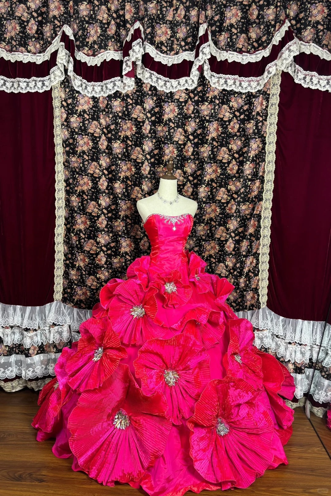 Dunkelrosa Blumenprinzessin langes Tüll-Ballkleid Abendkleid Quinceanera Kleid NV4655