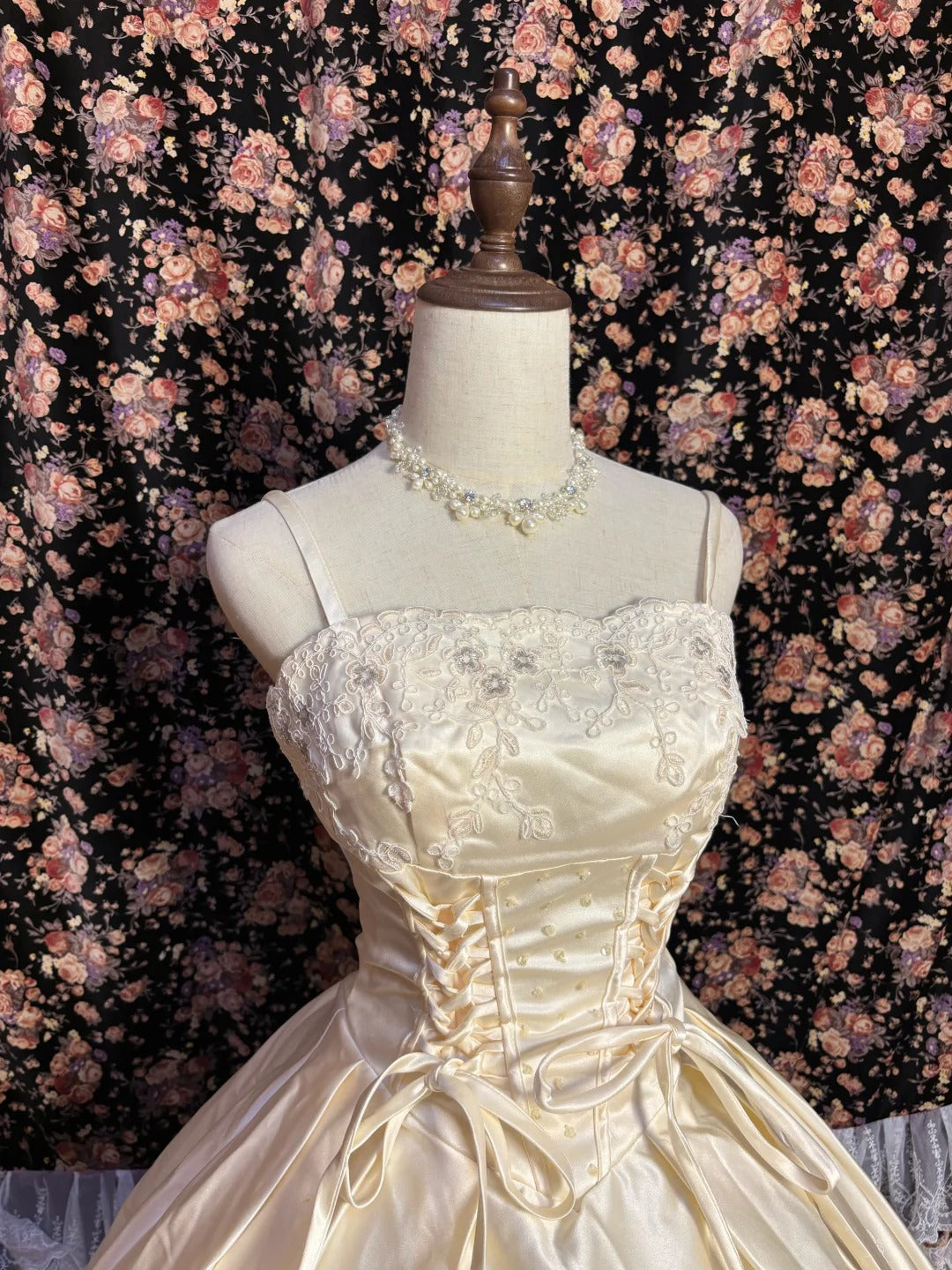 Robe de soirée princesse jaune crème, magnifique, exquise, bretelles spaghetti, longue, en satin, longueur au sol, traîne, nv4018