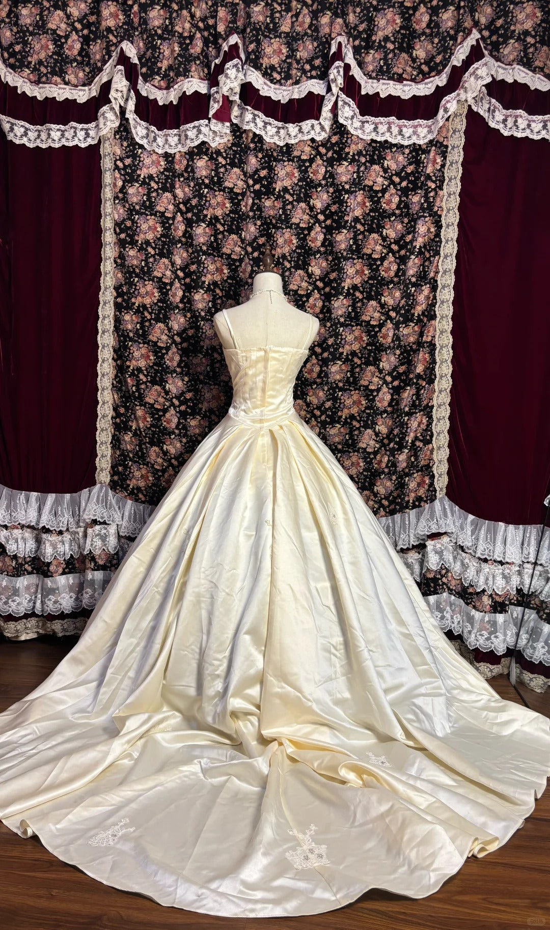 Robe de soirée princesse jaune crème, magnifique, exquise, bretelles spaghetti, longue, en satin, longueur au sol, traîne, nv4018