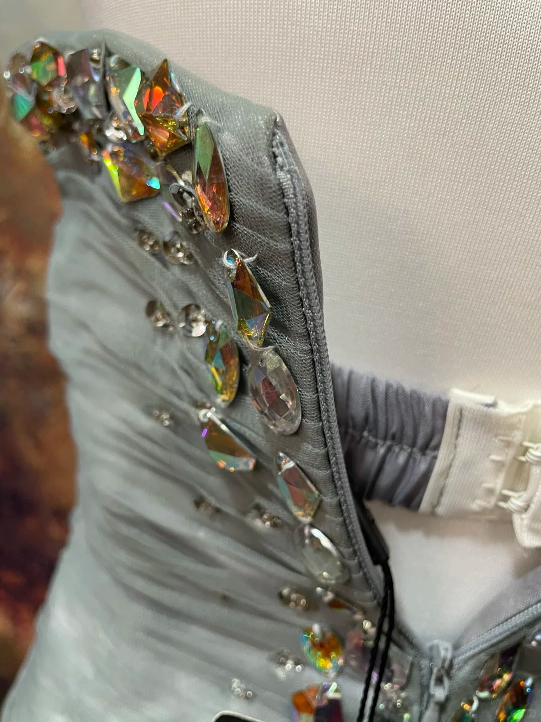 Robe de soirée longue en tulle gris argenté, élégante et vintage, ornée de pierres précieuses et de perles, robe de bal nv4079