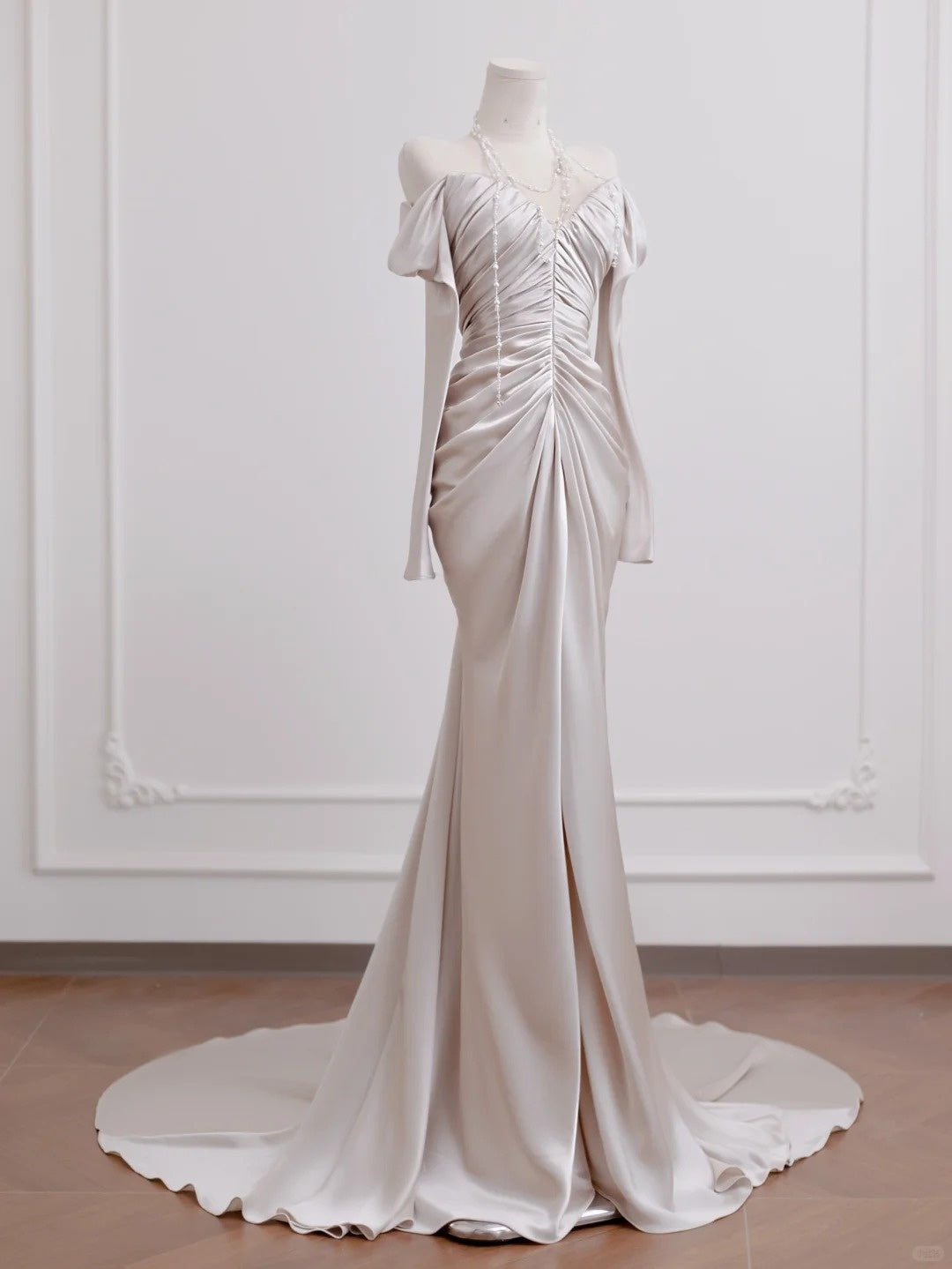 Champagnerweißes, modisches und elegantes Meerjungfrau-Kleid mit langen Ärmeln und langem Satin-Abschlussballkleid, Abendkleid NV4971