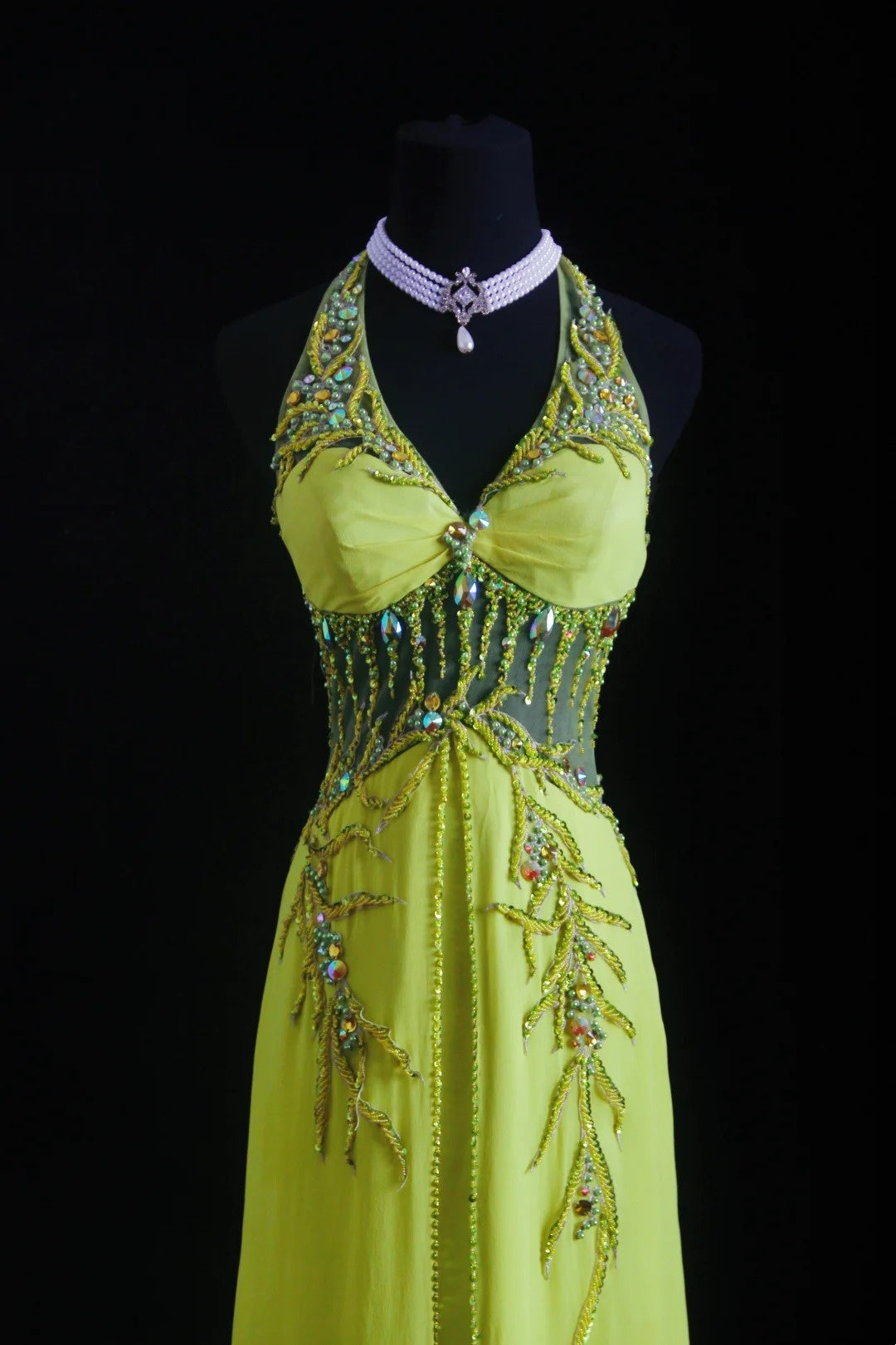 NiceVestidos – Verträumtes, handgefertigtes, mit Perlen besetztes, nischenhaftes Waldmärchen-Naturkunst-Kleid, glamouröses, gelbgrünes Chiffon-Kleid mit Neckholder und Perlen, enganliegendes, langes Ballkleid NV5793