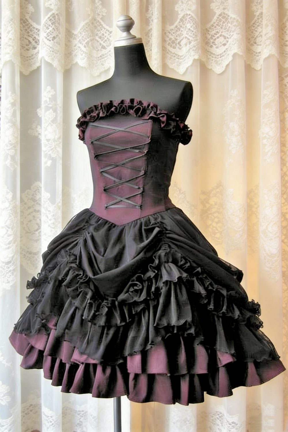 Robe mini bustier contrastée noire et violette - Corset à lacets et volants multiples - Robe de soirée/à thème NV6806