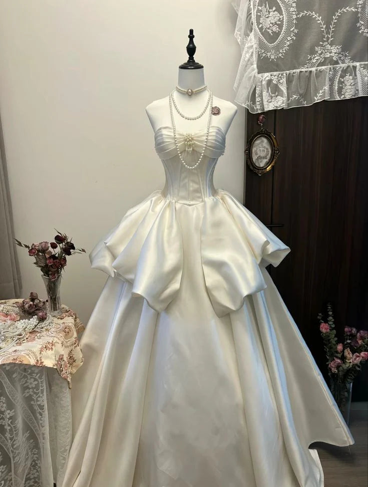 Elfenbeinfarbenes elegantes A-Linien-Brautkleid mit schulterfreiem, langem Satin, ärmelloses Abendkleid nv4235