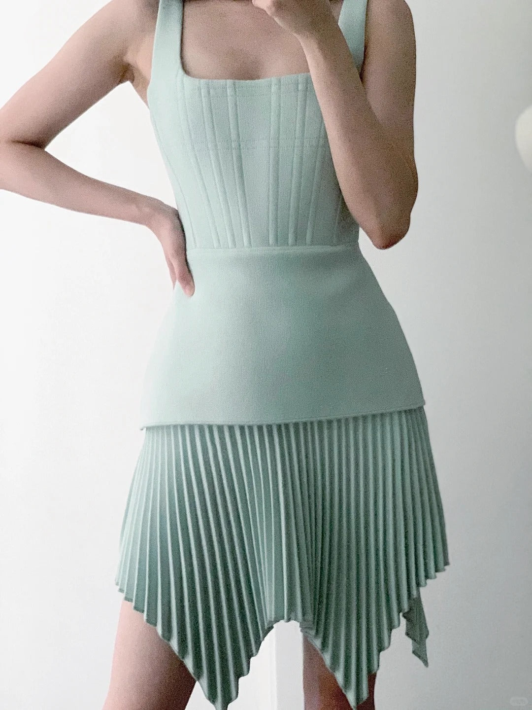 NiceVestidos - Hellgrünes kurzes Satin-Heimkehrkleid nv5533