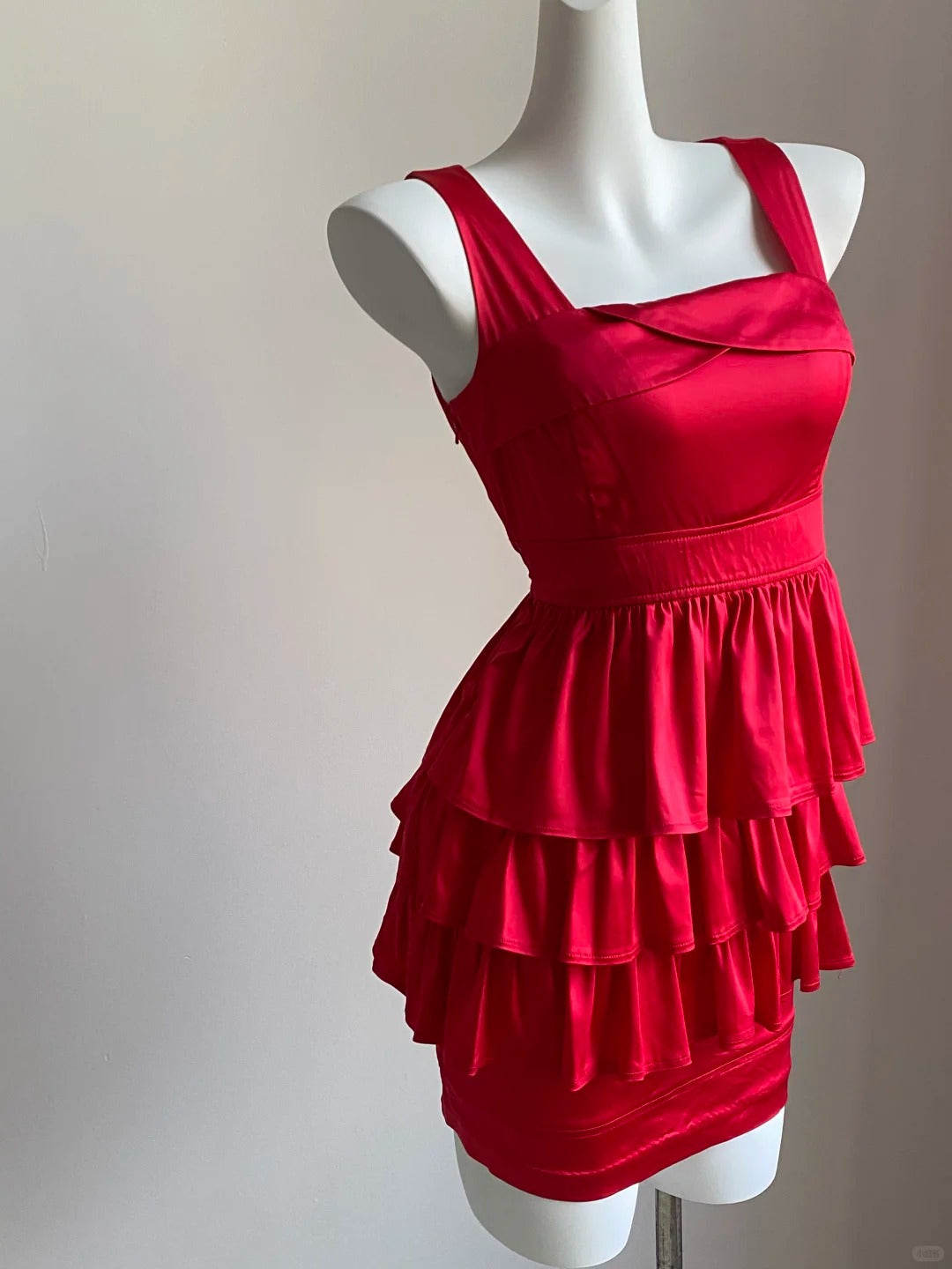 Rotes, kurzes Satin-Heimkehrkleid mit Rüschen, Geburtstagskleid, NV5159