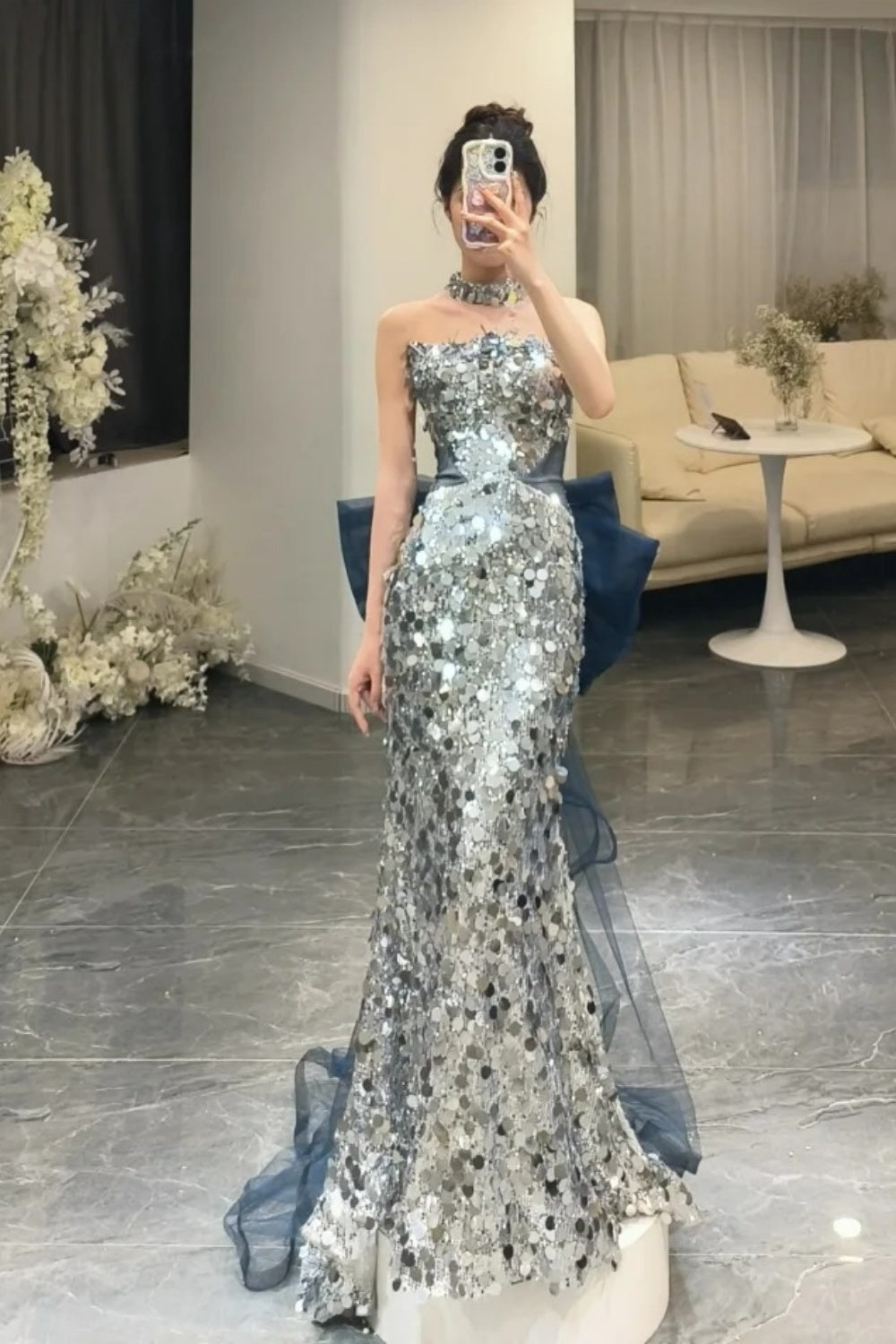 NiceVestidos – Verträumter Star River-Stil: Silber – trägerloses, ärmelloses Meerjungfrau-Abendkleid mit leuchtenden Pailletten im bodenlangen Stil NV5819