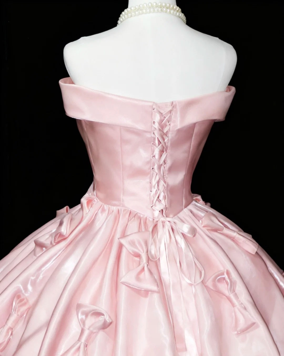 Robe courte en satin tendance pour anniversaire et bal de promo NV6599