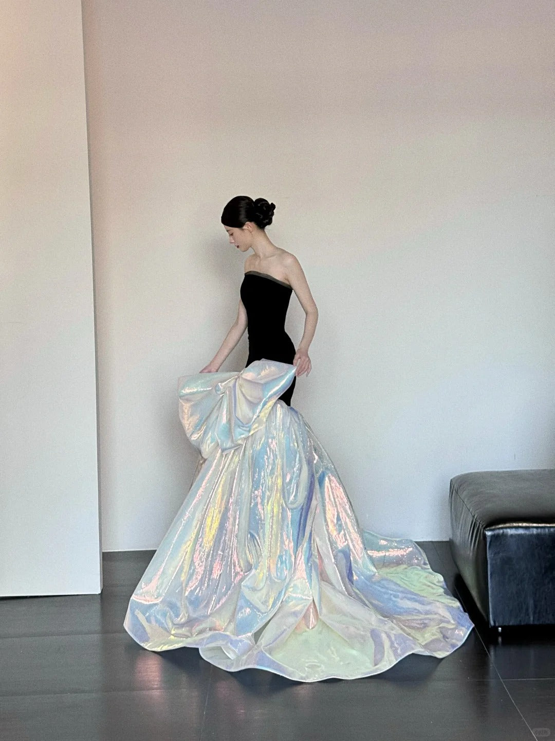 Schwarzes, glänzendes, wunderschönes, elegantes, langes, bodenlanges Ballkleid-Abendkleid aus Satin im Meerjungfrau-Stil, NV4055