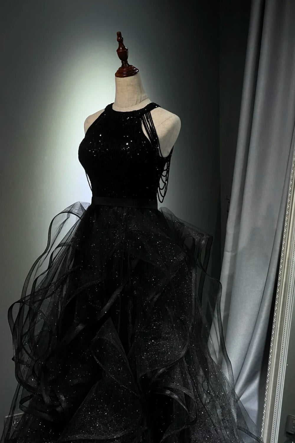 Schwarzes, glänzendes langes Ballkleid NV6624