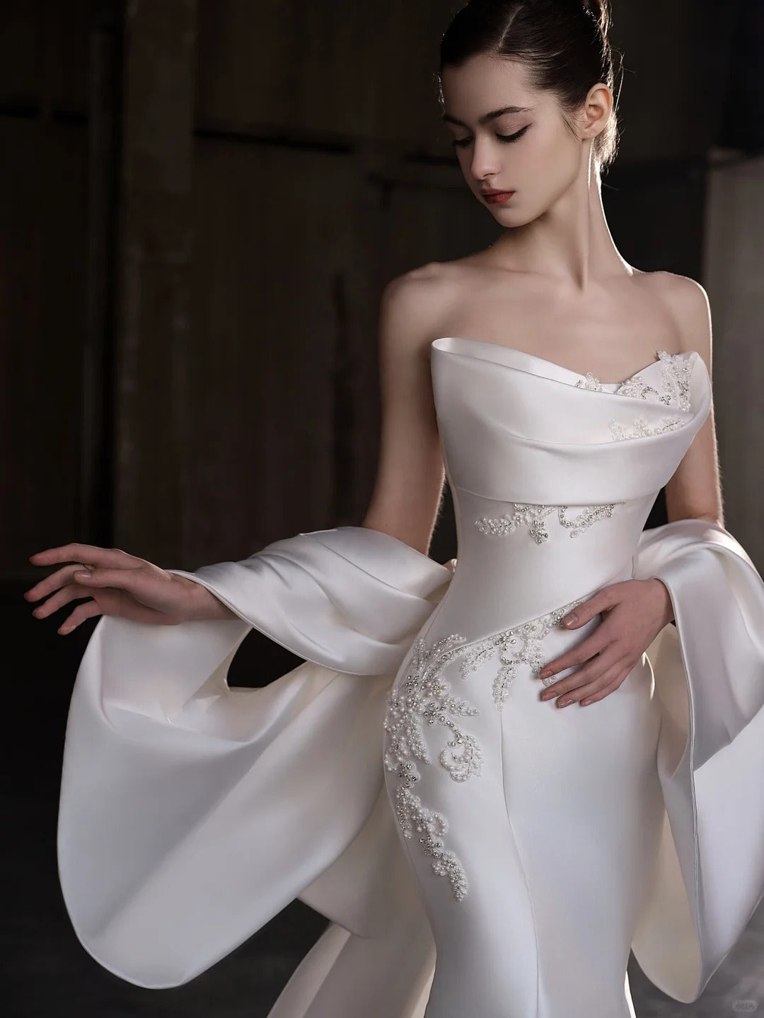 Wunderschönes, exquisites, langes, mit Perlen besetztes Satin-Meerjungfrauen-Ballkleid mit schmalem Abendkleid und Brautkleid nv4127