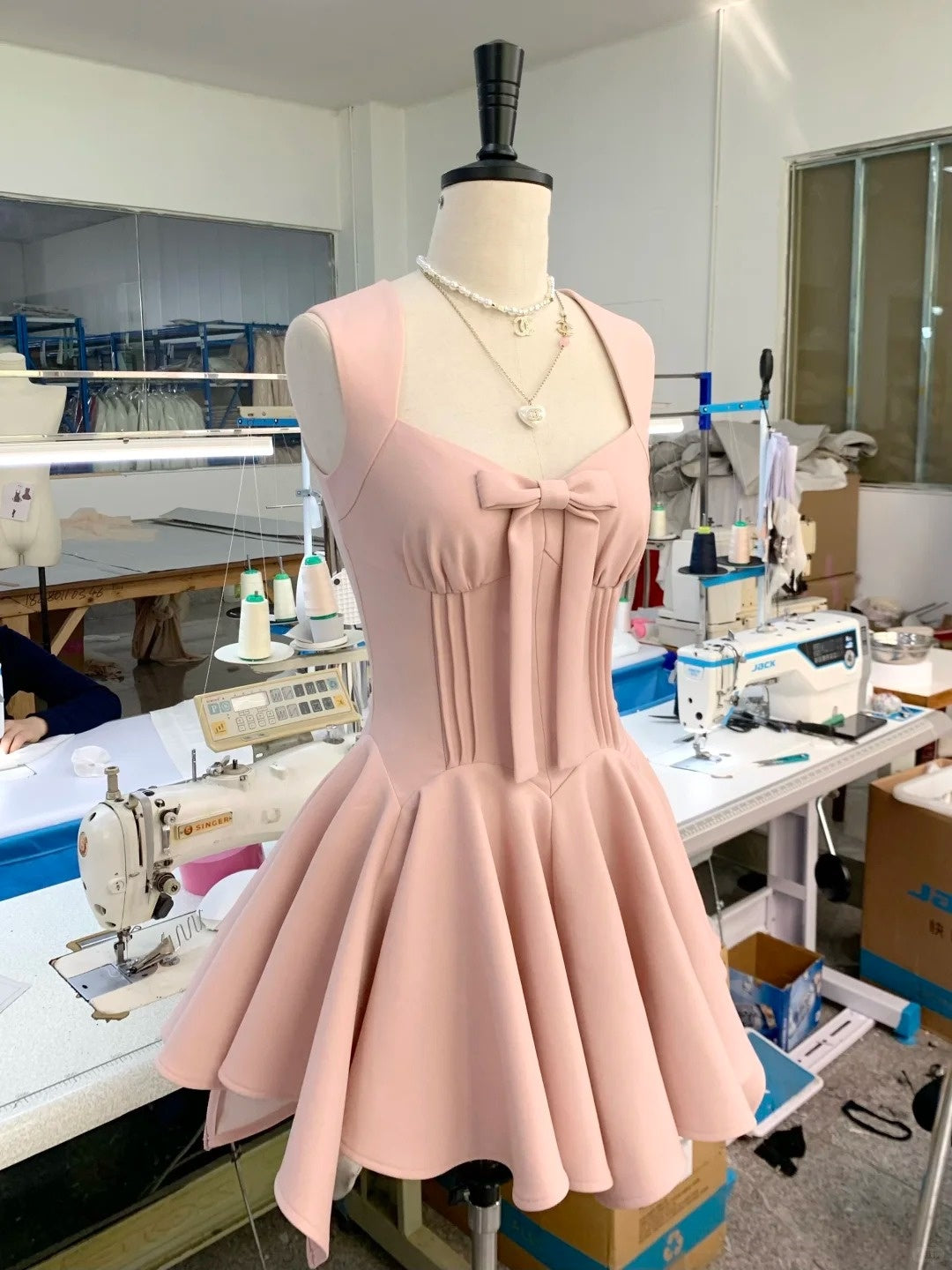 Robe de soirée courte en satin rose à nœud, robe de bal, robe d'anniversaire, nv4512