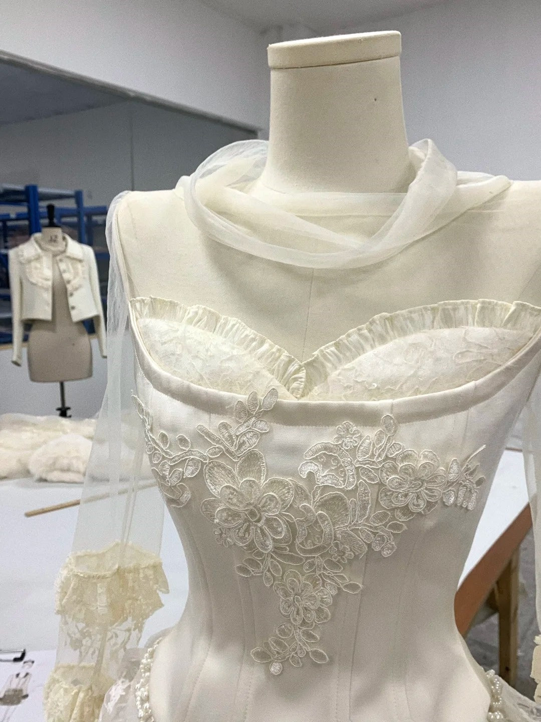Robe de bal courte en satin blanc et dentelle transparente, avec perles et perles, robe d'anniversaire, nv4522