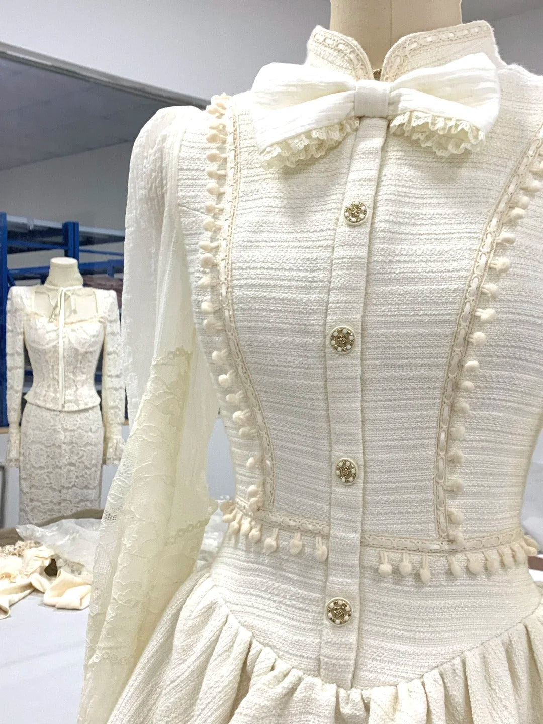 Elfenbeinweiß Süßes kurzes durchsichtiges Spitzenkleid mit langen Ärmeln, Heimkehrkleid, Ballkleid, Geburtstagskleid, nv4523