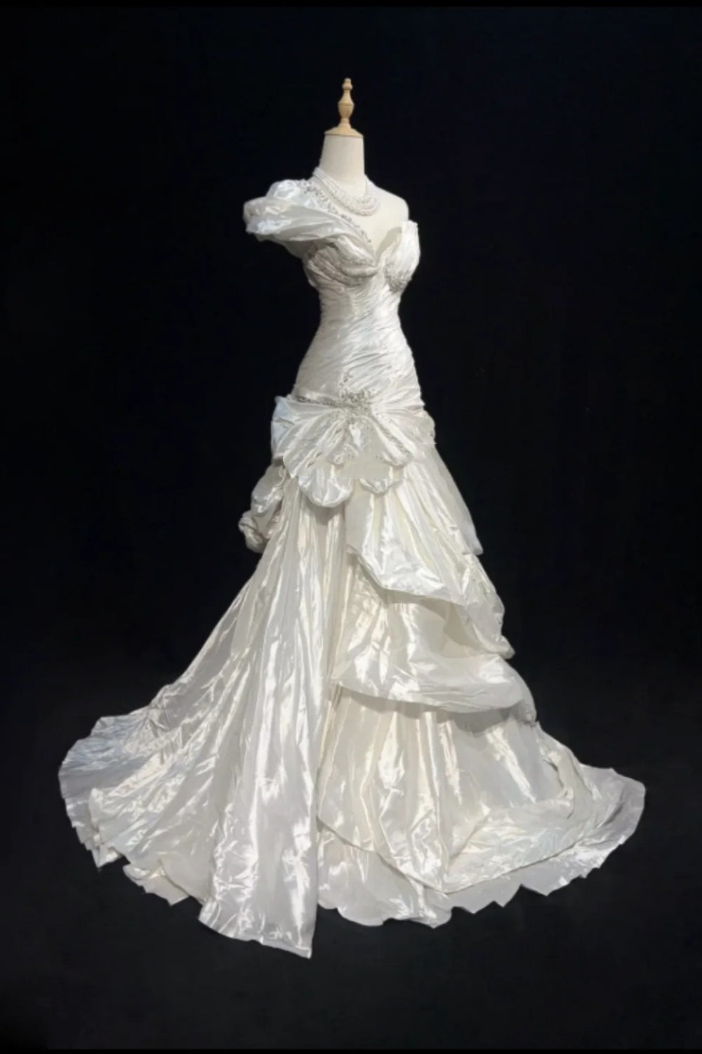 Wunderschönes, langes, aufwendig mit Perlen verziertes Abendkleid/Ballkleid NV6577