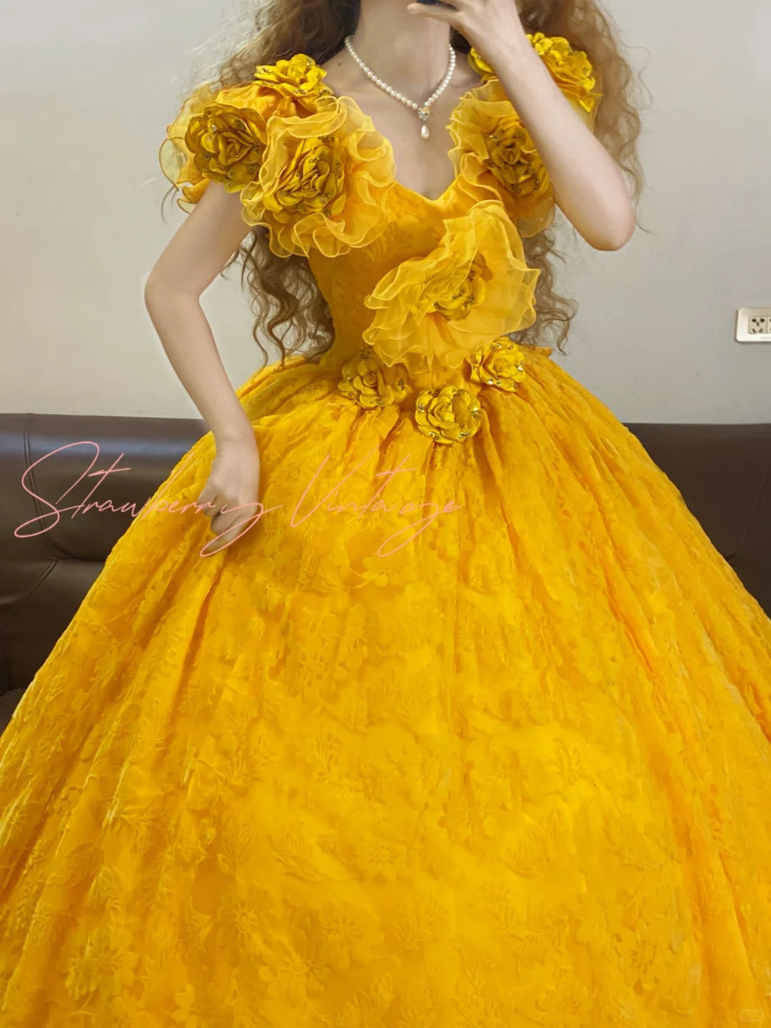 Gelbes, florales, elegantes, langes Tüll-Ballkleid nv5023
