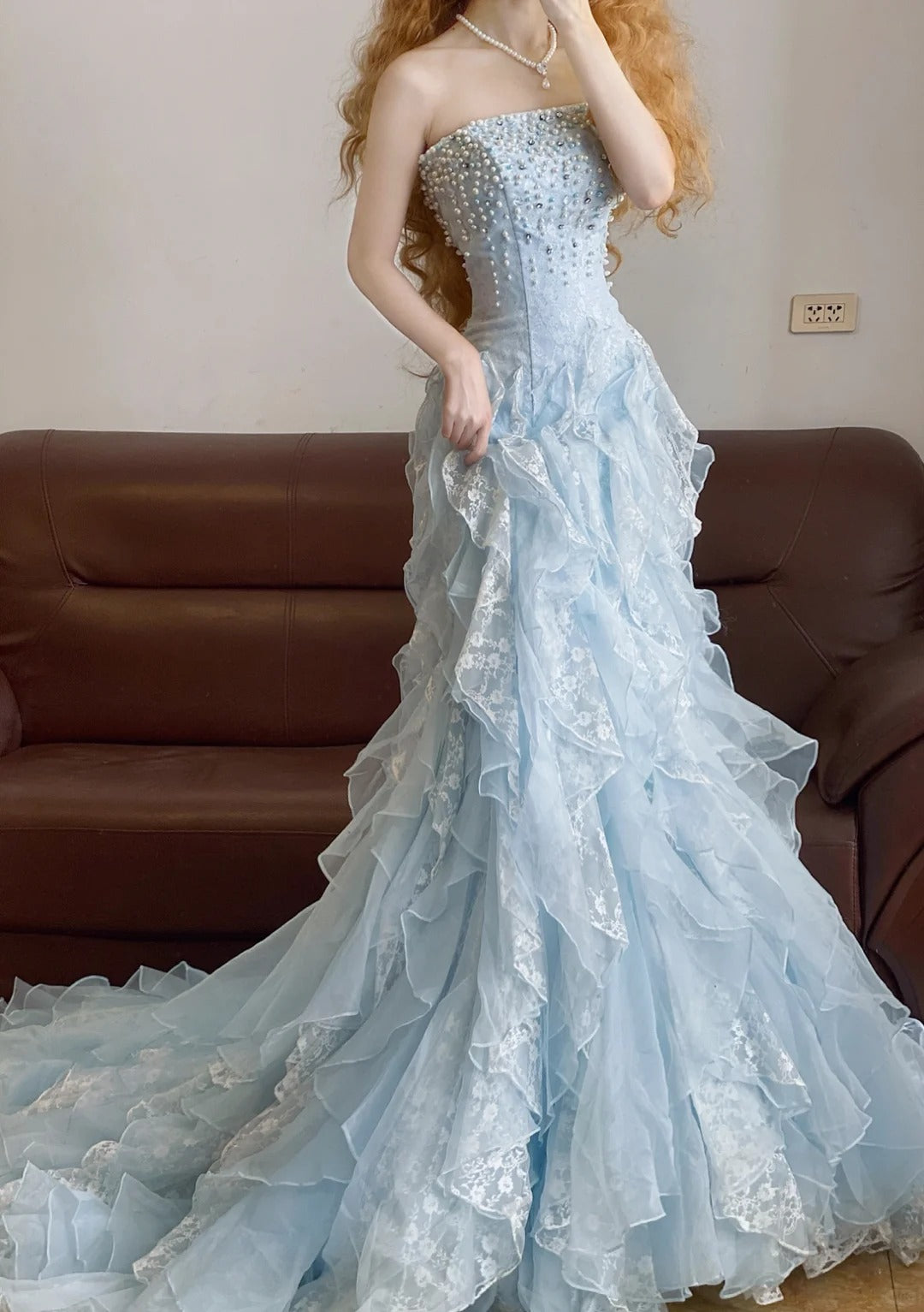 Blaues, langes Ballkleid mit Perlenspitze und Tüll im Prinzessinnen-Stil, NV5044