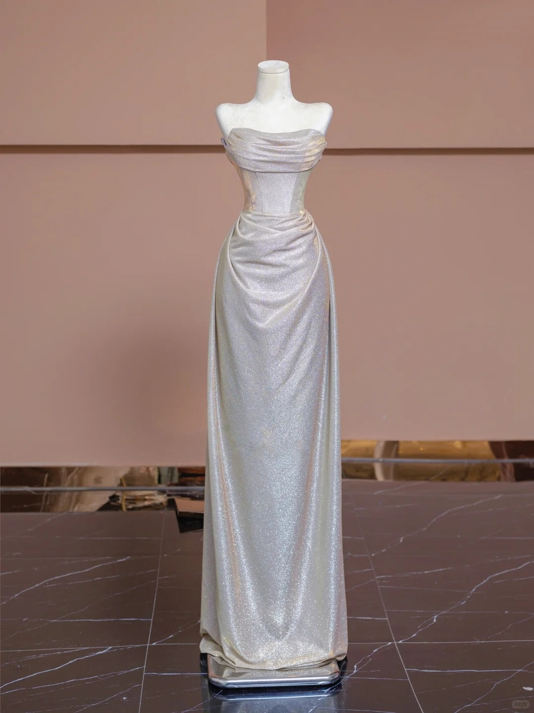 Weißes, glänzendes Satin-Abendkleid in bodenlanger Ball- und Abendgarderobe, NV5053