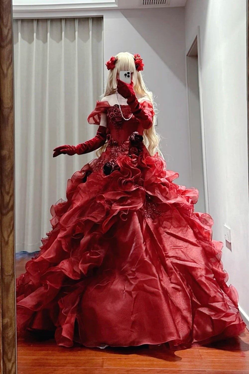 Robe de bal longue en tulle rouge délicatement perlée NV6662
