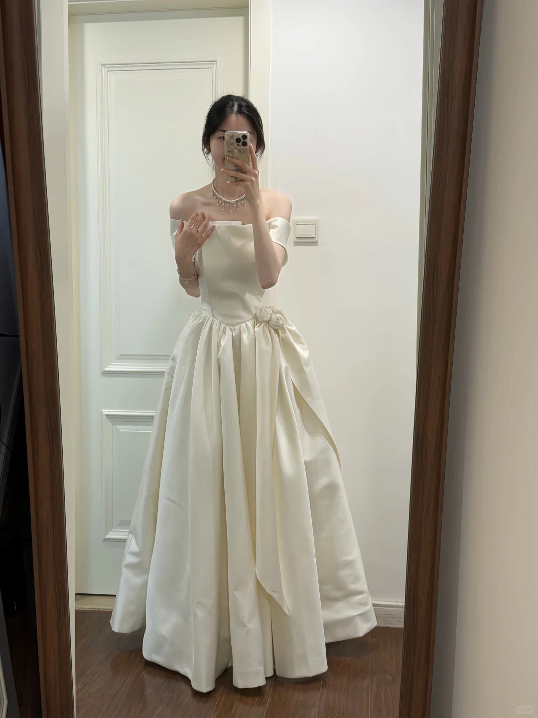Elfenbeinweißes, schlichtes, elegantes, langes Satin-Ballkleid, Abendkleid, Brautkleid, NV4155
