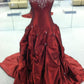 NiceVestidos-Burgunderrotes, ärmelloses, bodenlanges Ballkleid aus Satin mit Perlenbesatz und Schleppe, NV6180