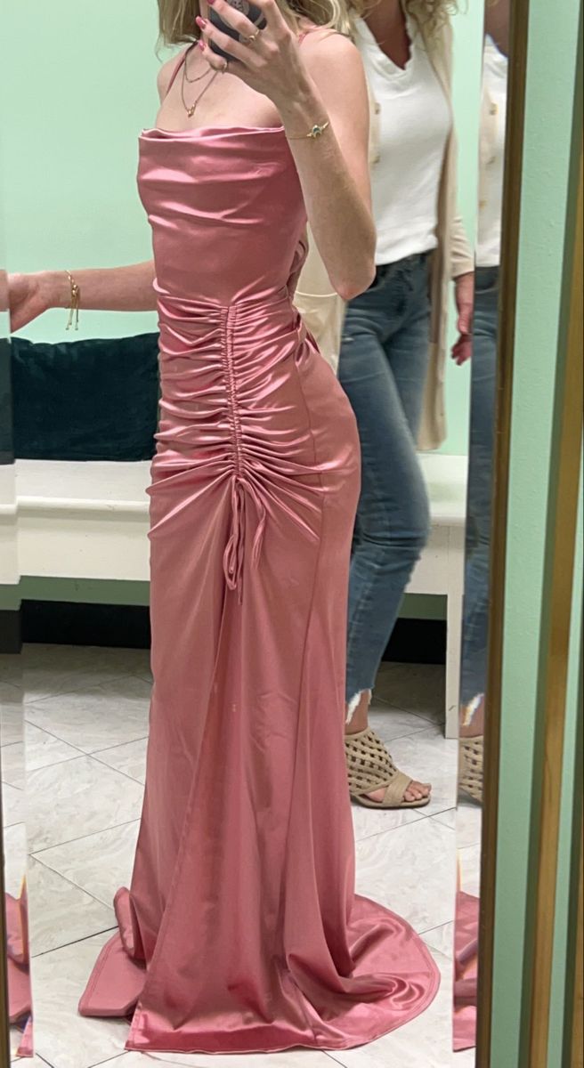 Rosa Modisches, langes Satin-Ballkleid mit Spaghettiträgern und schmaler Passform, nv3557