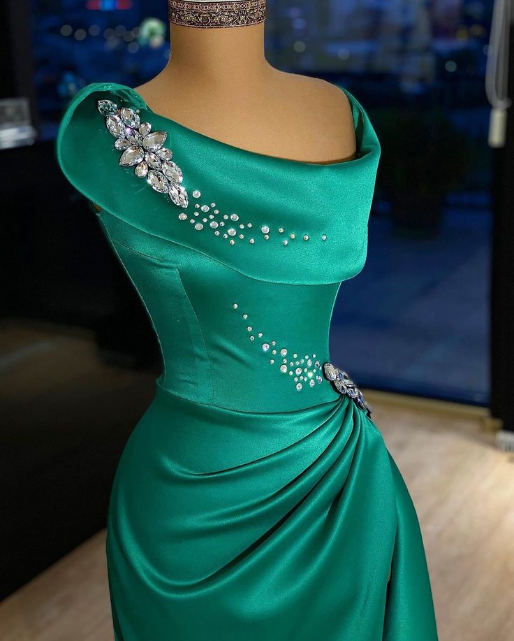 Robe de soirée longue en satin vert, élégante et élégante, style Baoshi, perlée, longueur au sol, fente latérale, sexy, robe de bal, robe de fête d'anniversaire, robe de bal nv3947