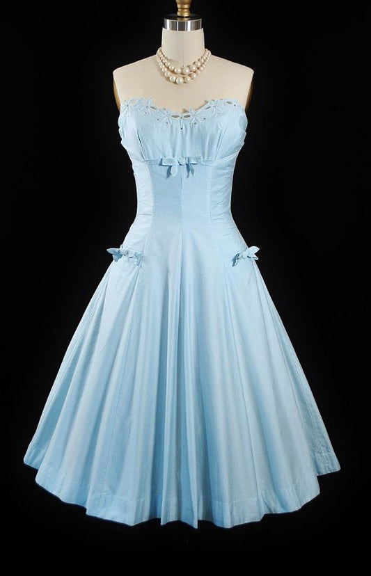 NiceVestidos – Hellblaues mittellanges/kurzes Homecoming-Kleid aus Satin, NV5591