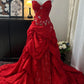 Rotes Satin-Abendkleid mit Schleppe | Verzierter Vintage-Stil | Abend-/Partykleid NV6316
