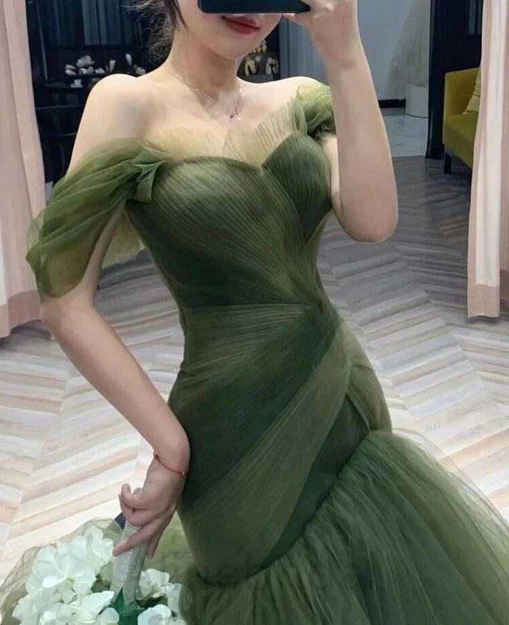Grünes schönes elegantes langes schulterfreies Tüll-Ballkleid-Abendkleid nv73