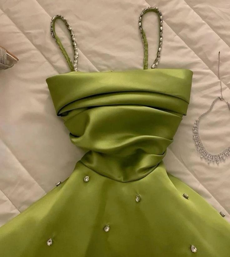 Robe de soirée mi-longue en satin à bretelles spaghetti verte/rouge/violet/bleue nv3206
