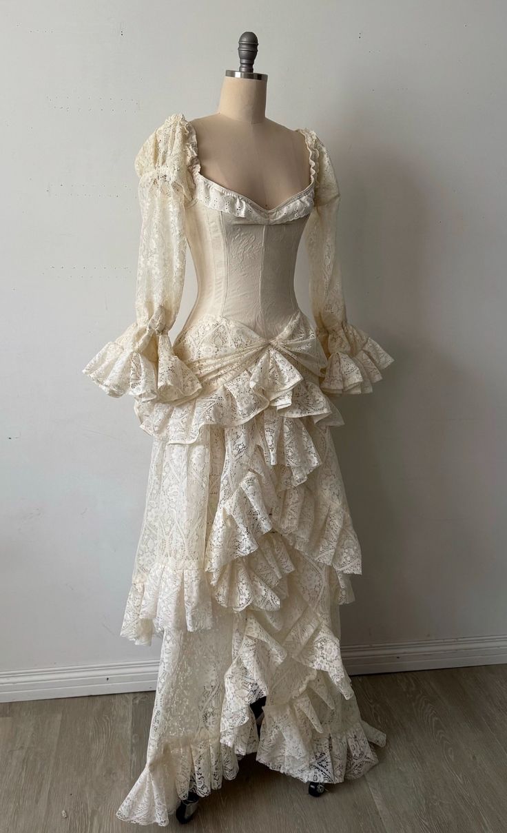 NiceVestidos – Langes, exquisites Ballkleid aus Spitze mit langen Ärmeln NV6031