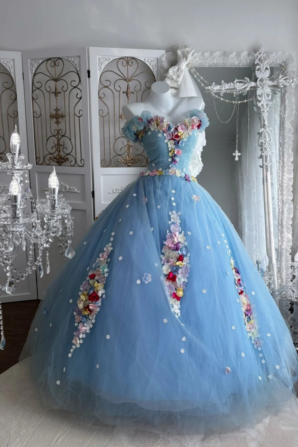 Robe de bal de princesse sans bretelles, motif floral 3D bleu clair, inspirée du jardin de Cendrillon (NV6844)