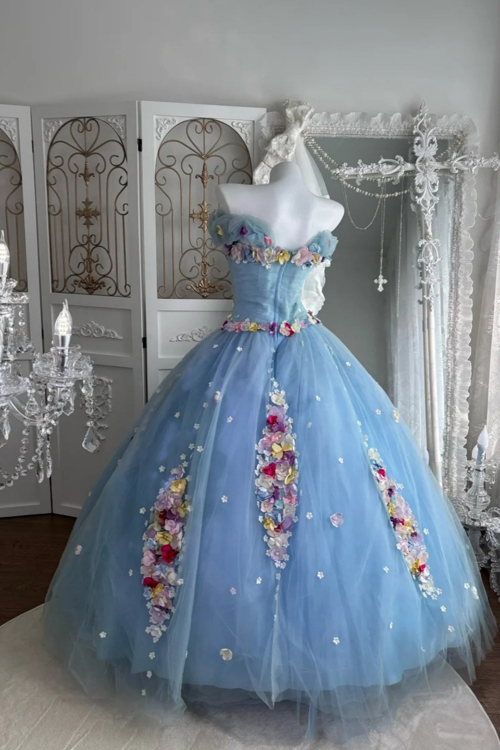 Robe de bal de princesse sans bretelles, motif floral 3D bleu clair, inspirée du jardin de Cendrillon (NV6844)